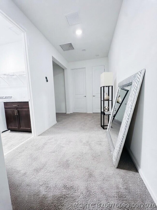 Building Photo - 16483 Helix Ct