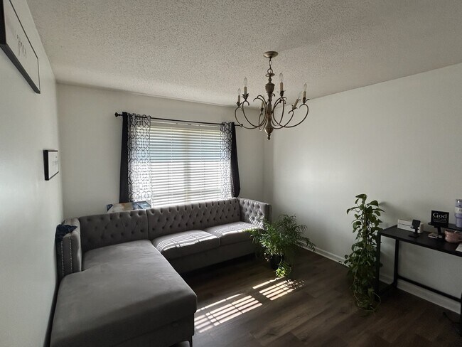 Building Photo - 303 Camden Ct
