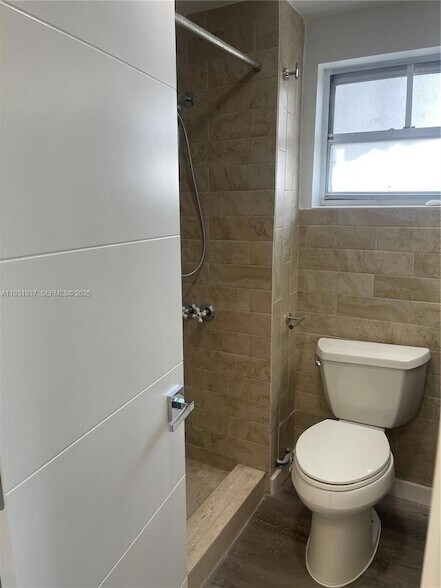 Building Photo - 400 Kings Point Dr