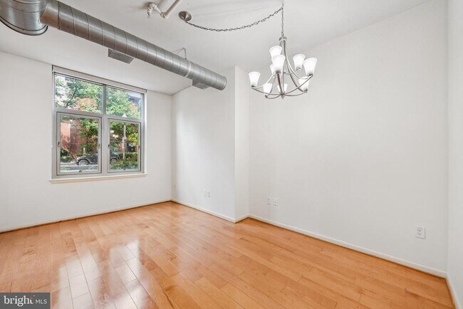 Building Photo - 811 4th St NW