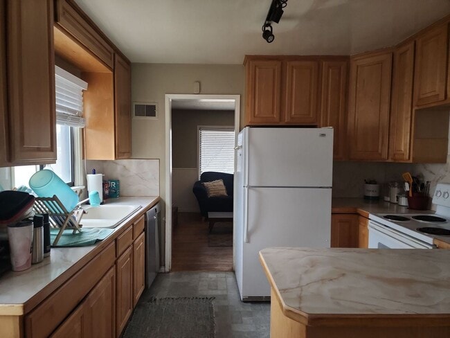 Building Photo - 156 N 1150 W