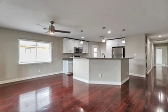 Building Photo - 5206 S 11th Ave