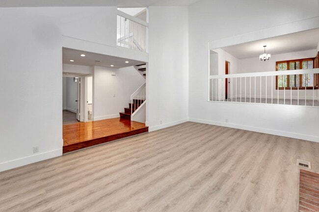 Building Photo - 24946 Ravenswood