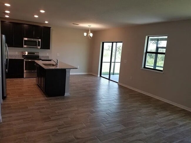 Building Photo - Beautiful 3 bedroom 2 bath home located in a quiet neighborhood