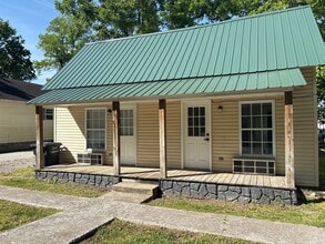 Building Photo - Renovated Duplex in Central Tullahoma