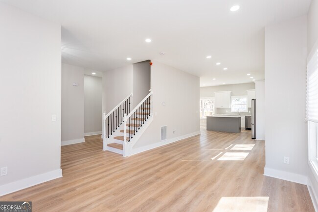 Building Photo - 3286 Bachelor St