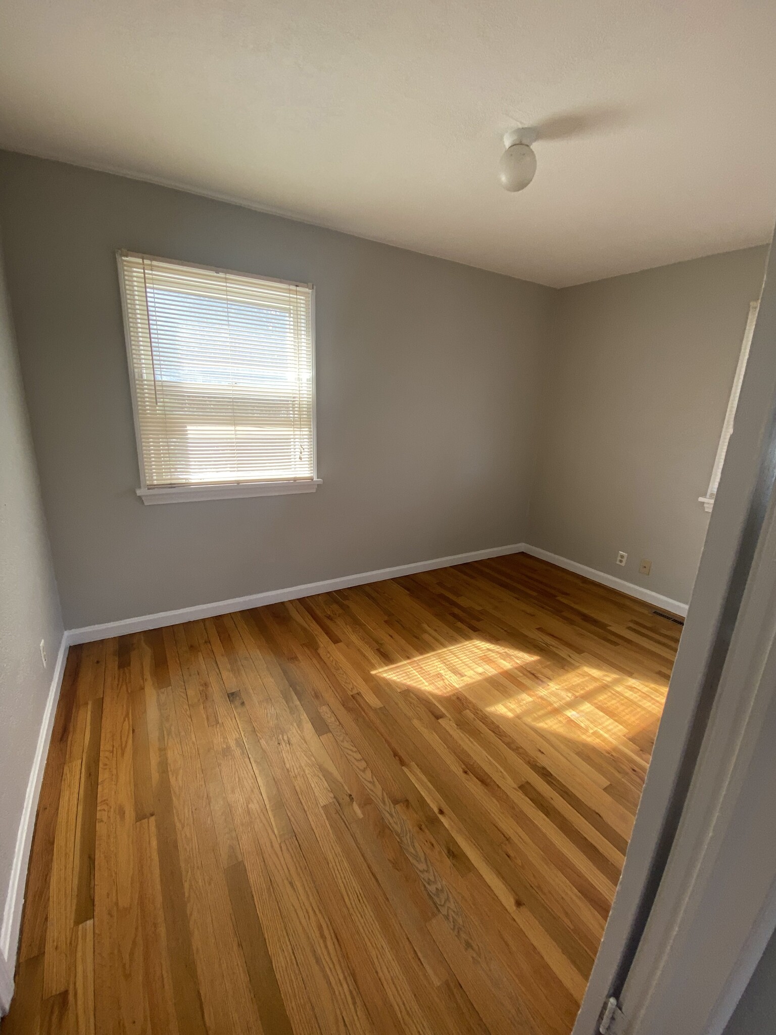 Building Photo - 2527 9th Avenue Court