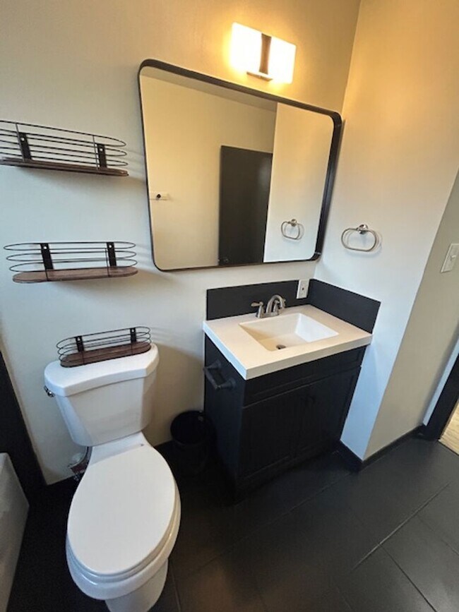 Building Photo - 2324 S Sallee St