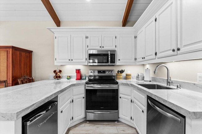 Building Photo - 48731 San Vicente St