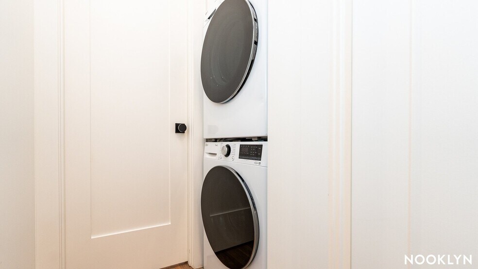 Building Photo - 43 Kingston Ave