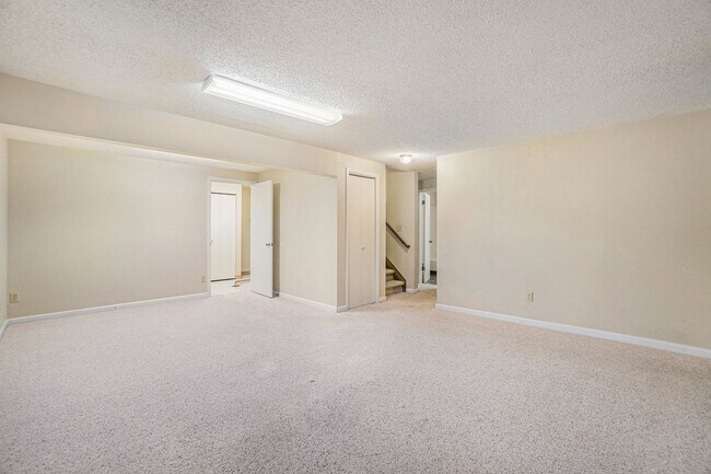 Building Photo - 1339 Village Park Ct