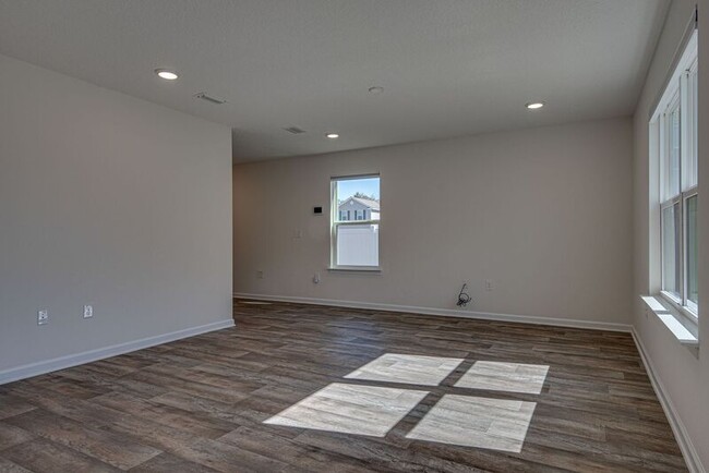 Building Photo - 6473 Flora Court