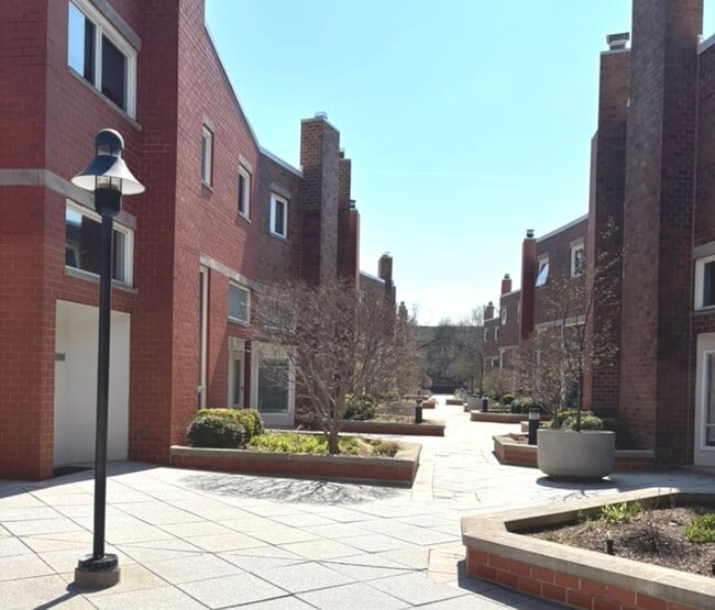 Building Photo - 1229 Central St