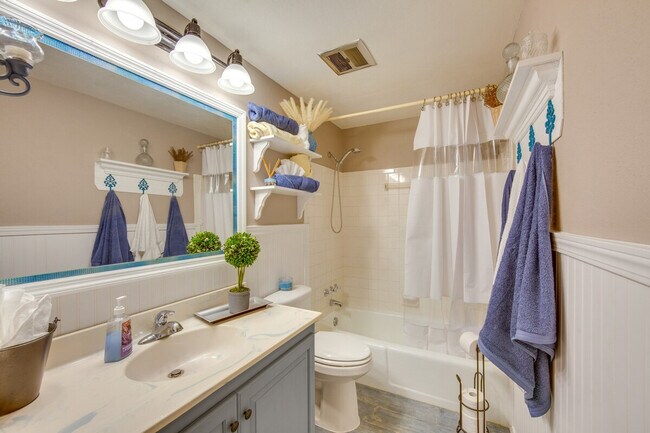 Building Photo - 25 Meadow View Dr