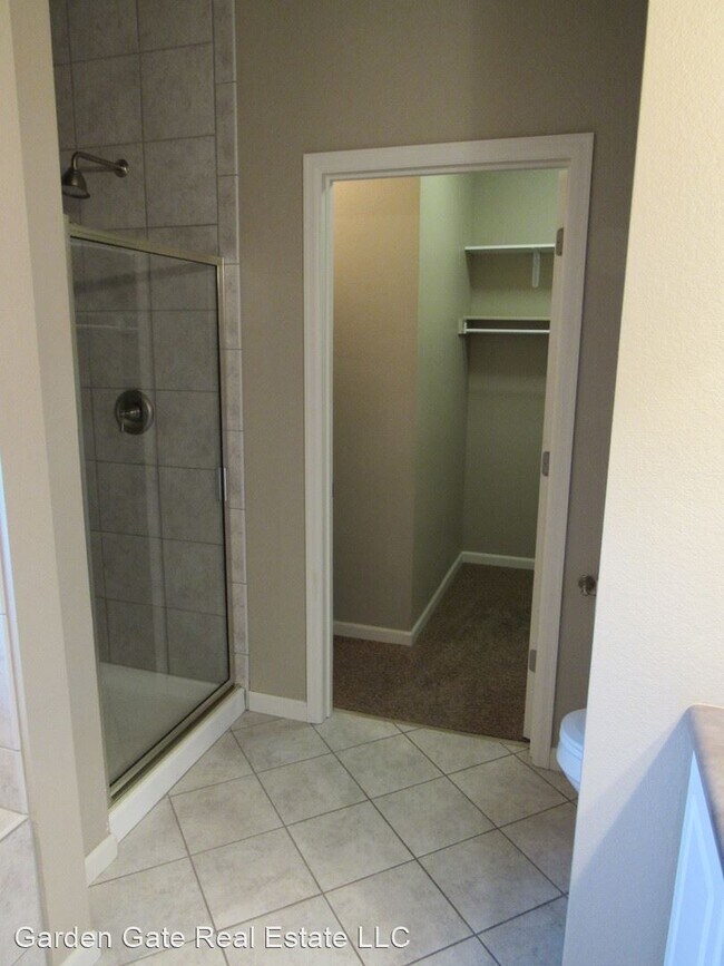 Building Photo - 3 br, 2 bath House - 841 Recluse