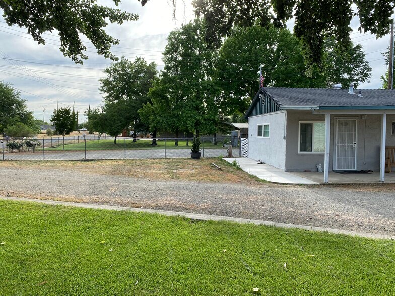 Building Photo - 469 Emerson St