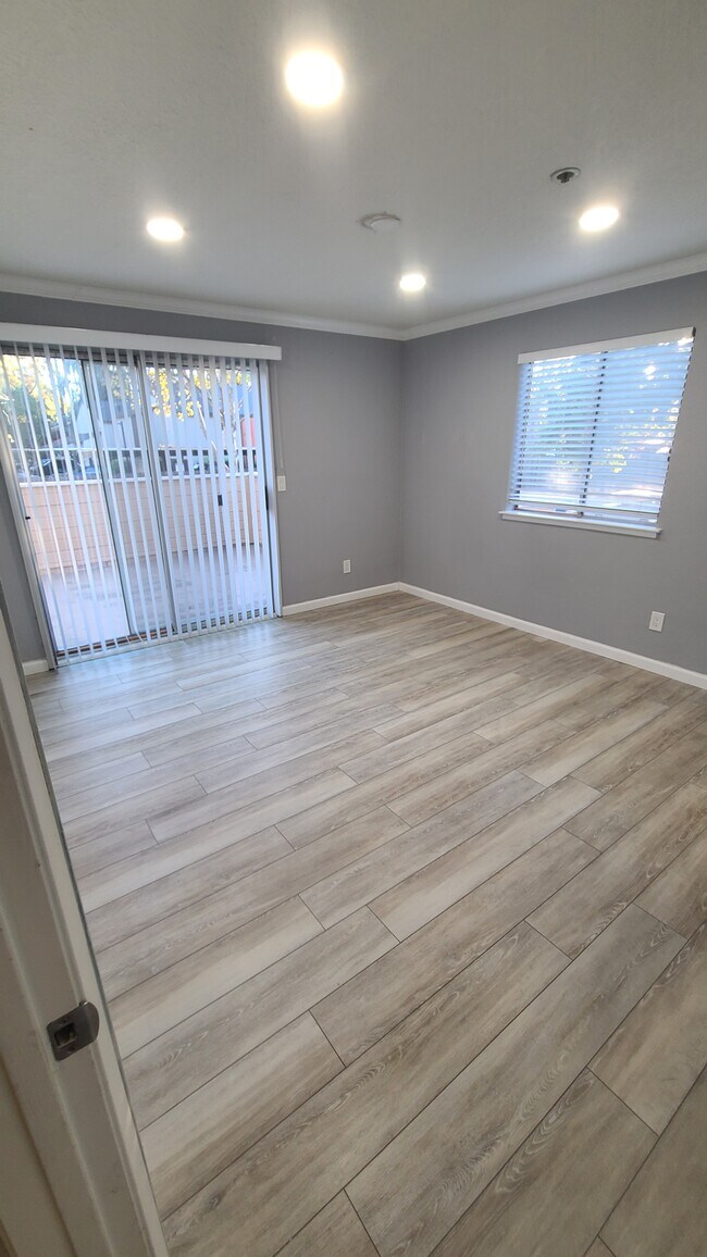 Building Photo - 1019 Dornajo Way