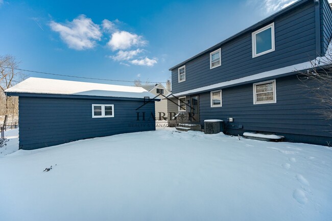 Building Photo - Recently Renovated 5 Bedroom Home! *1/2 OFF FIRST MONTH OF RENT*