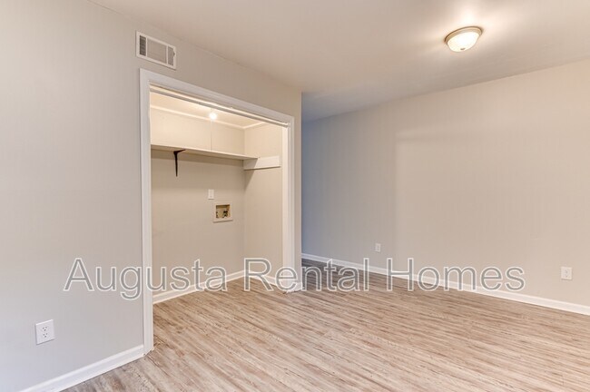 Building Photo - 157 Chalet North CT