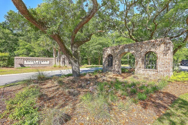 Building Photo - 4 Bedroom 3.5 Bath House in St. Johns Lake - Johns Island