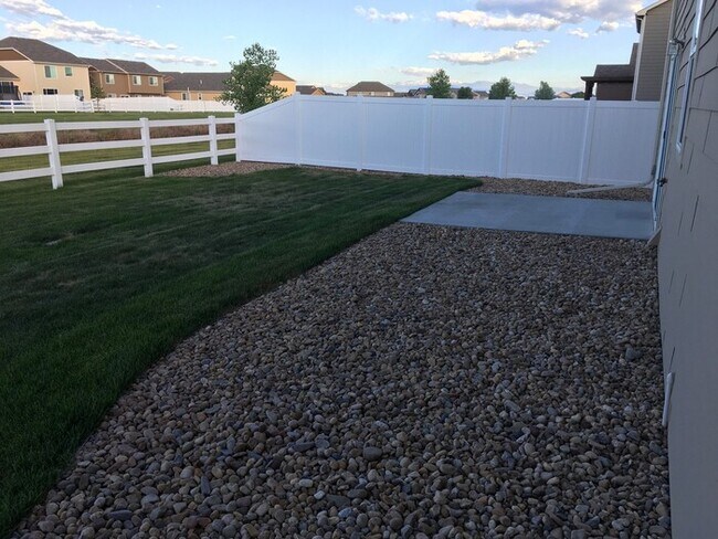 Building Photo - Beautiful 4 Bedroom Two-Story Home in Windsor!