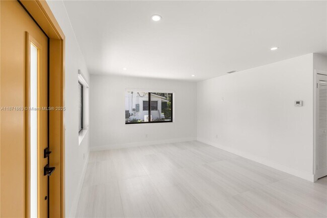 Building Photo - 6010 SW 108th Pl