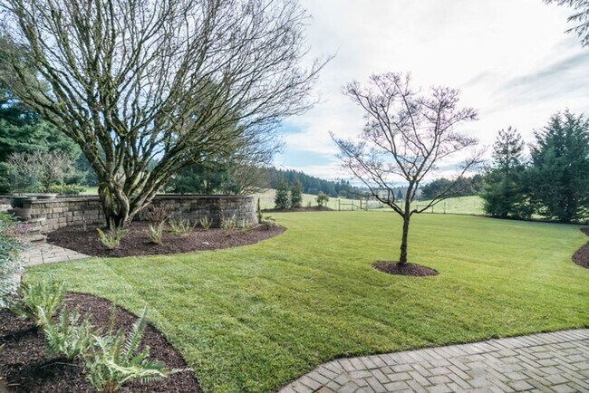 Building Photo - Escape to the Country, Spacious Contemporary in Wilsonville with Shop