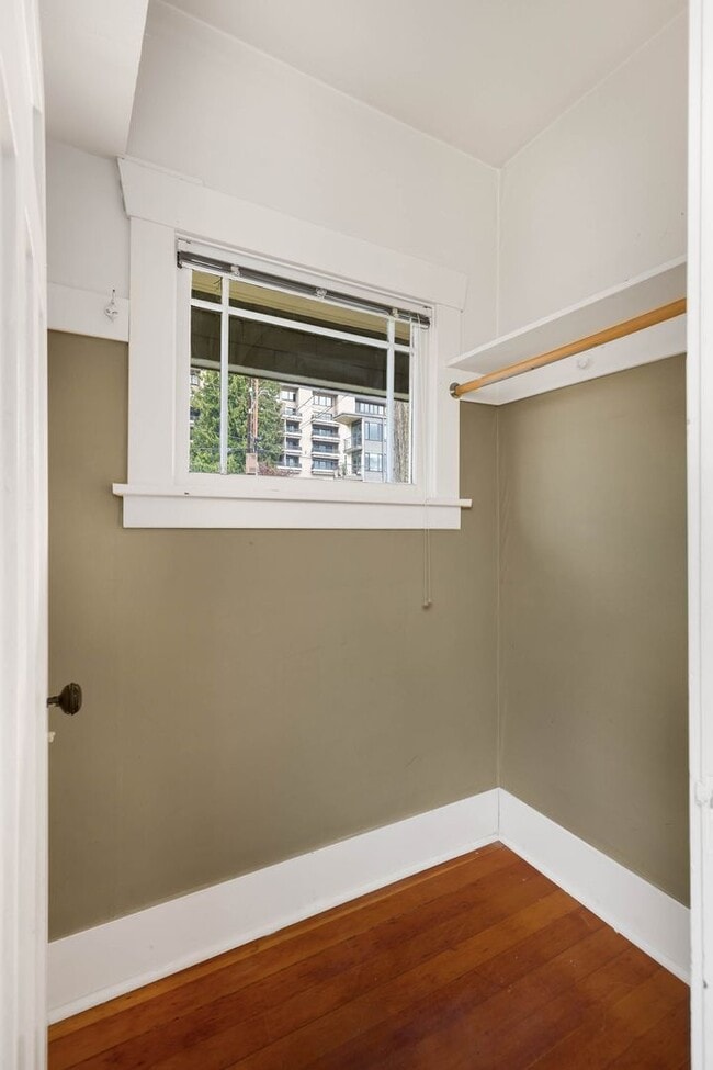 Building Photo - 2106 Dexter Ave N