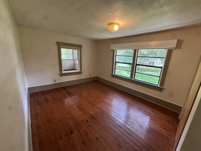 Building Photo - 4025 SW 20th Dr
