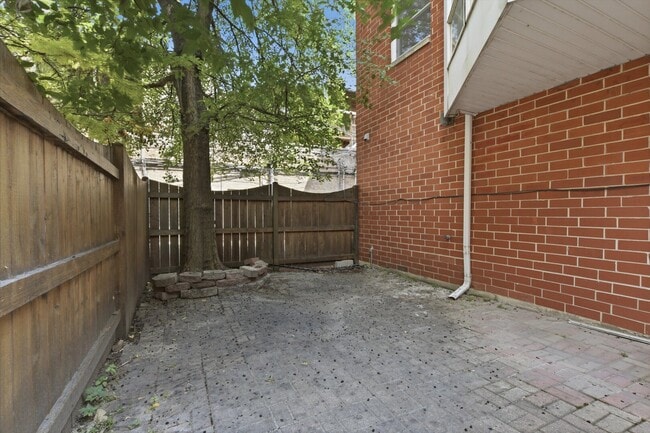 Building Photo - 5510 S Cornell Ave