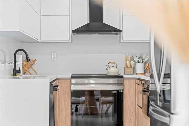 Building Photo - 209 N 31st Ave