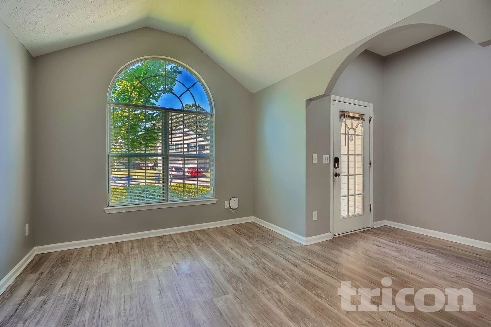 Building Photo - 3250 Diamond Blf