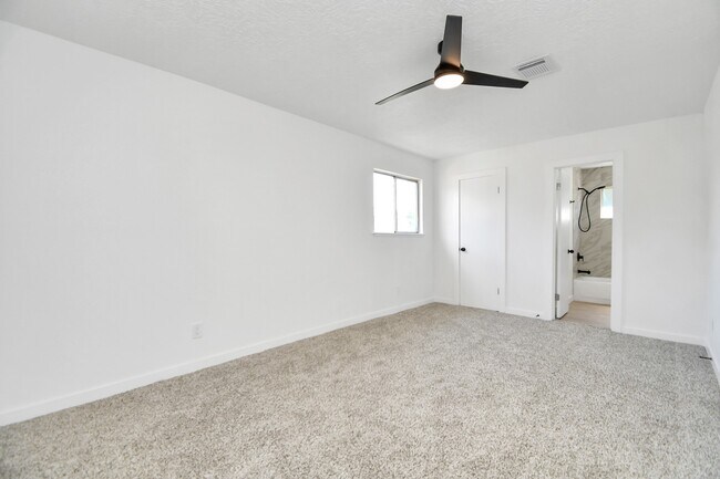 Building Photo - 9912 Cardinal St