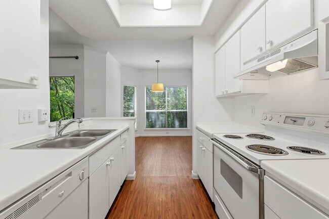 Building Photo - Amazing 1 bedroom, 1 bathroom Condo in Montevista!