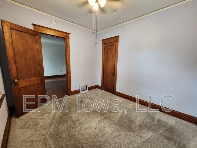 Building Photo - 1119 Maplewood Dr NE