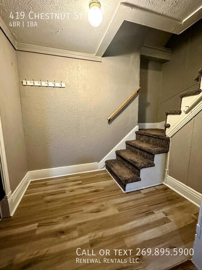 Building Photo - 419 Chestnut St