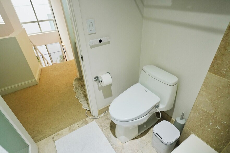 Building Photo - 670 5th St