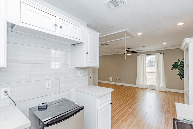 Building Photo - 3002 Kirk St