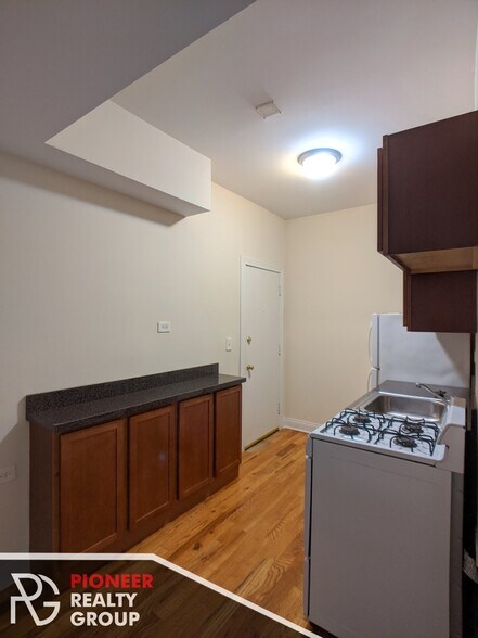 Building Photo - 2842 N Orchard St
