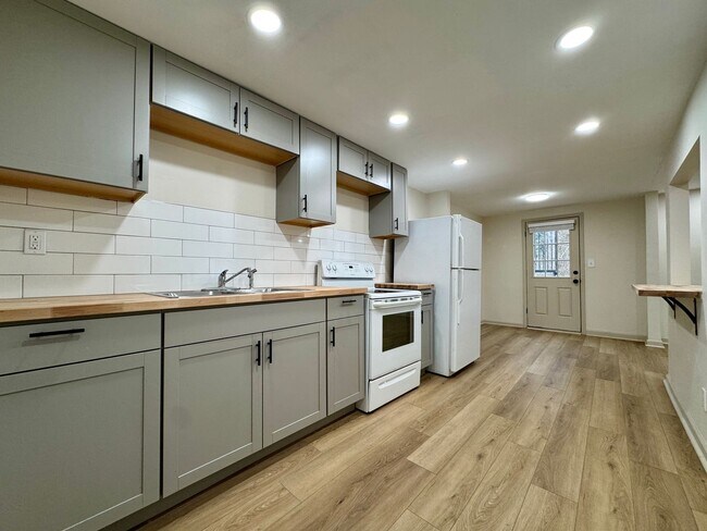 Building Photo - 975 Beason Dr