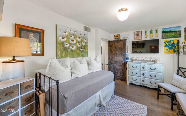 Building Photo - 5101 N Casa Blanca Dr