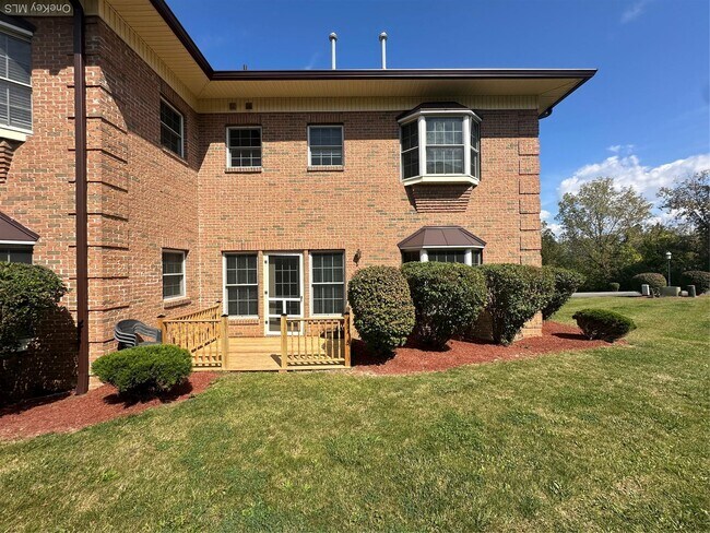 Building Photo - 133 High Point Cir