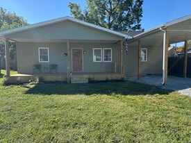 Building Photo - 308 W Parkway Dr