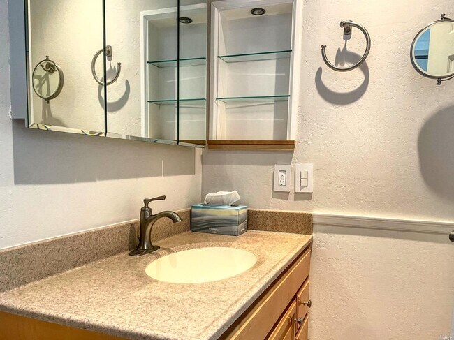 Building Photo - 1521 Genesis Ct