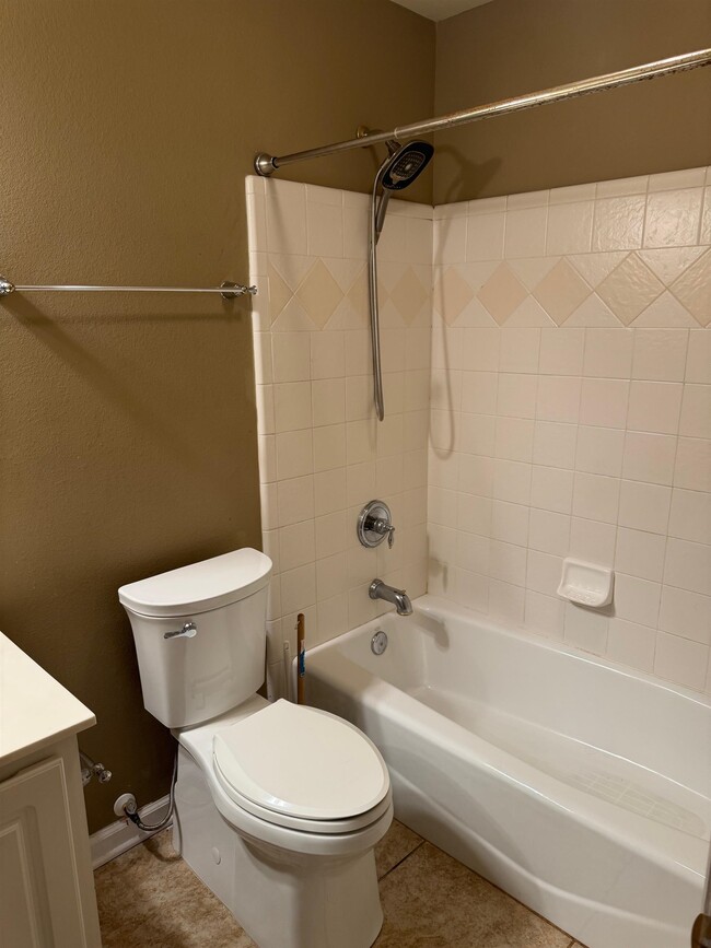 Building Photo - 2186 Heathrow Dr