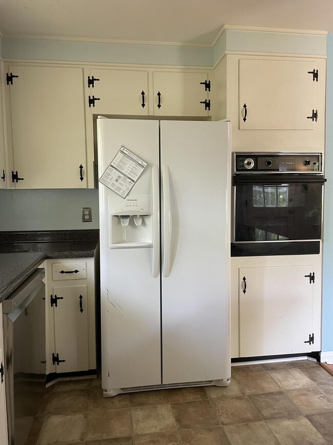 Building Photo - 768 Winyah Dr