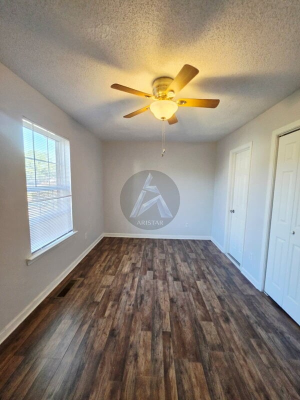 Building Photo - 17 Middlebrook Dr