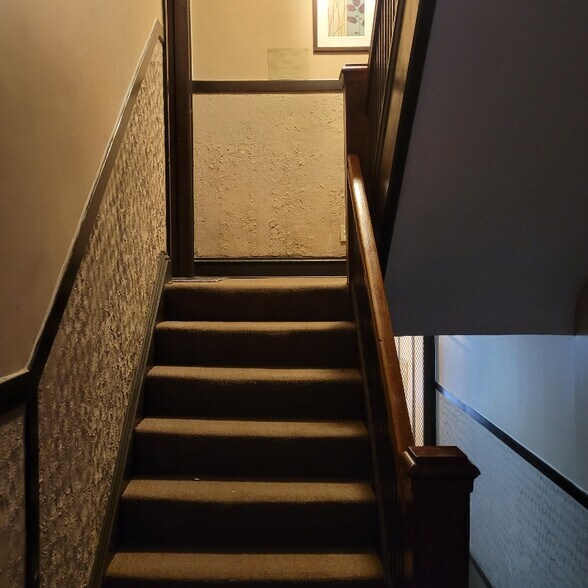 Building Photo - 6723 S Clyde Ave