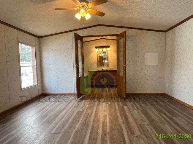 Building Photo - 3 Bedroom Mobile Home Available NOW! Baseline Estates Park