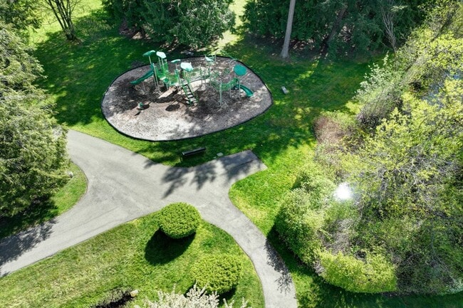 Building Photo - 4Bd/2.5Ba Sammamish Home